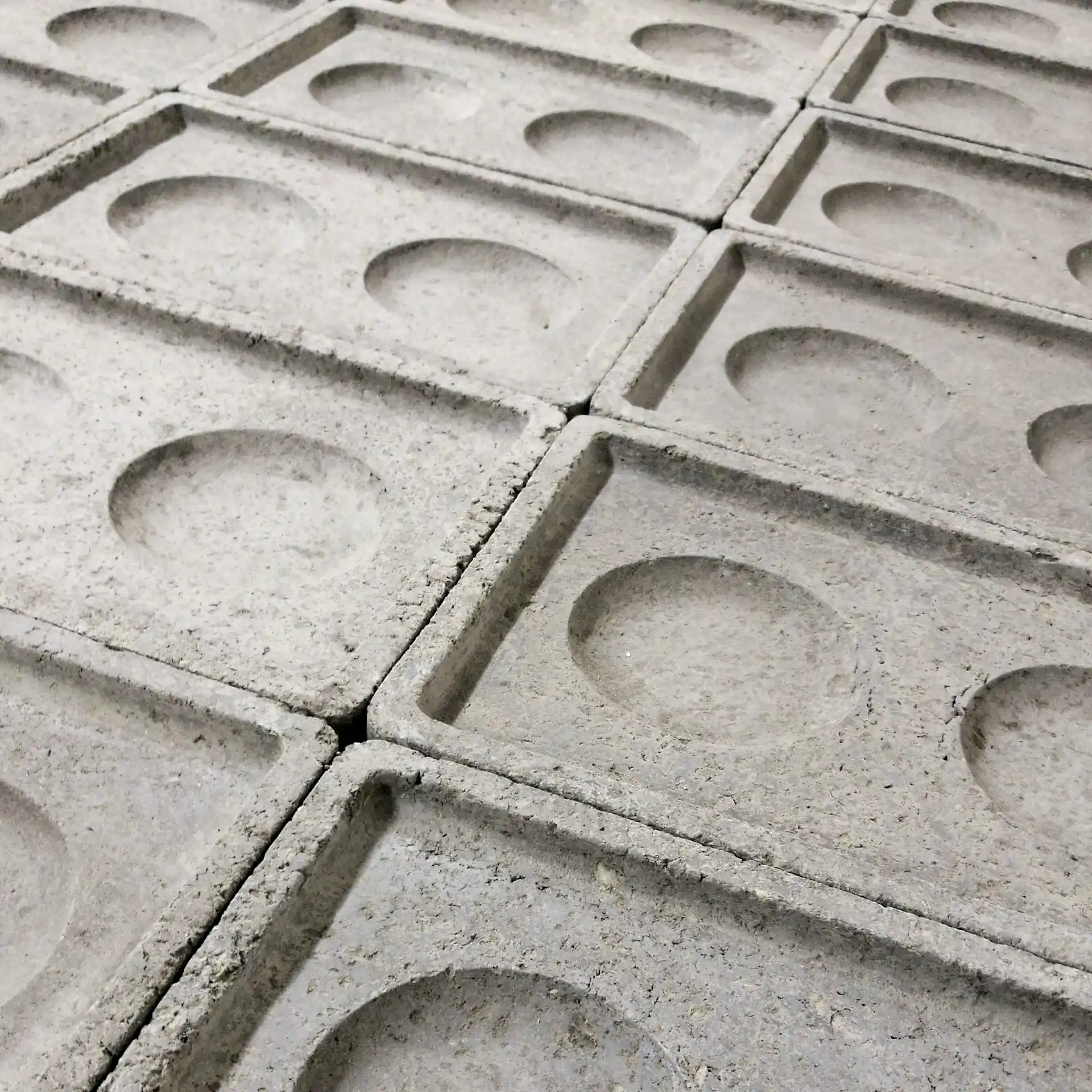 Cast dram trays in production before sealing and printing